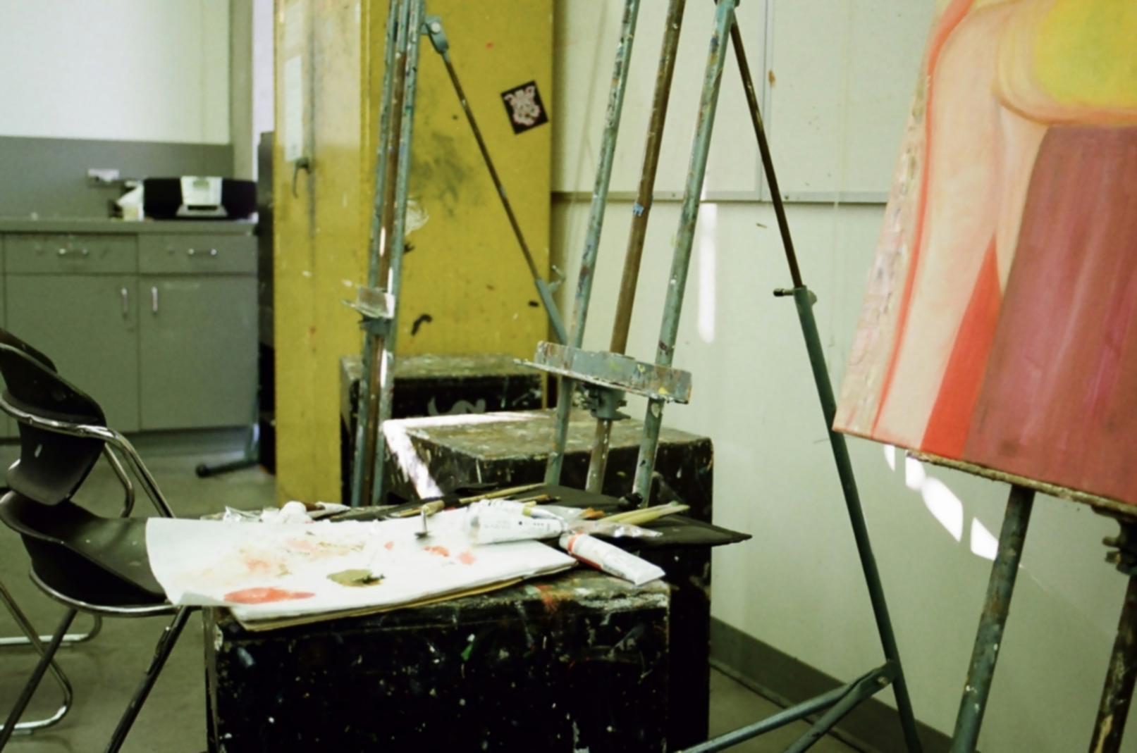 Skizzenbuch mit verschiedenen Körperhaltungen