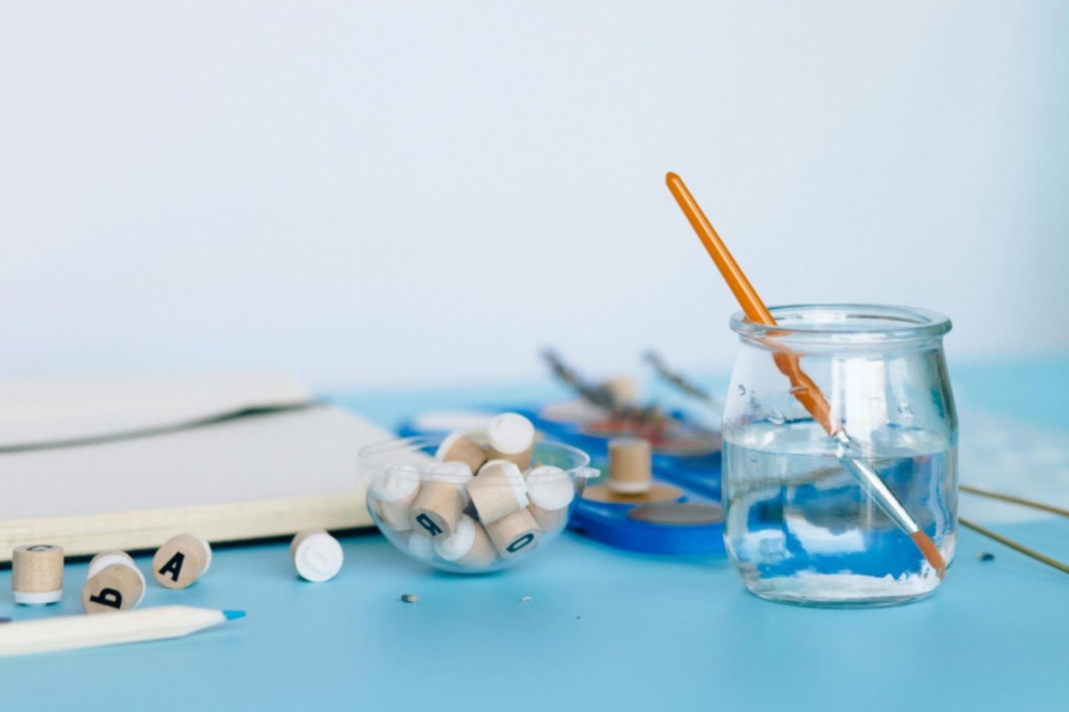 Detaillierte Aktzeichnung in verschiedenen Posen