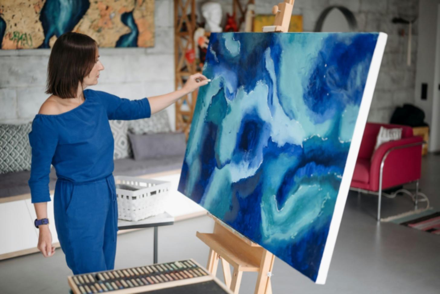 Arbeitsplatz mit Zeichenutensilien